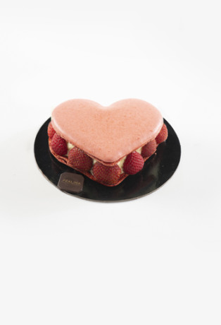 Valentine's Macaron with Strawberries