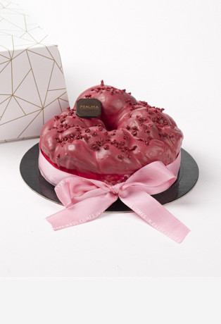 Red Velvet Tsoureki