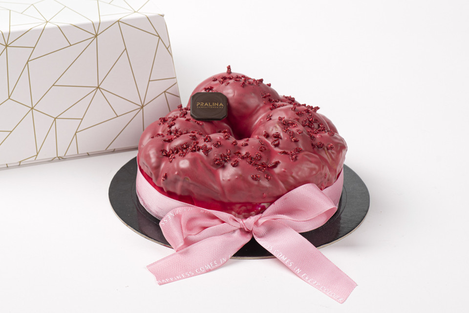 Red Velvet Tsoureki